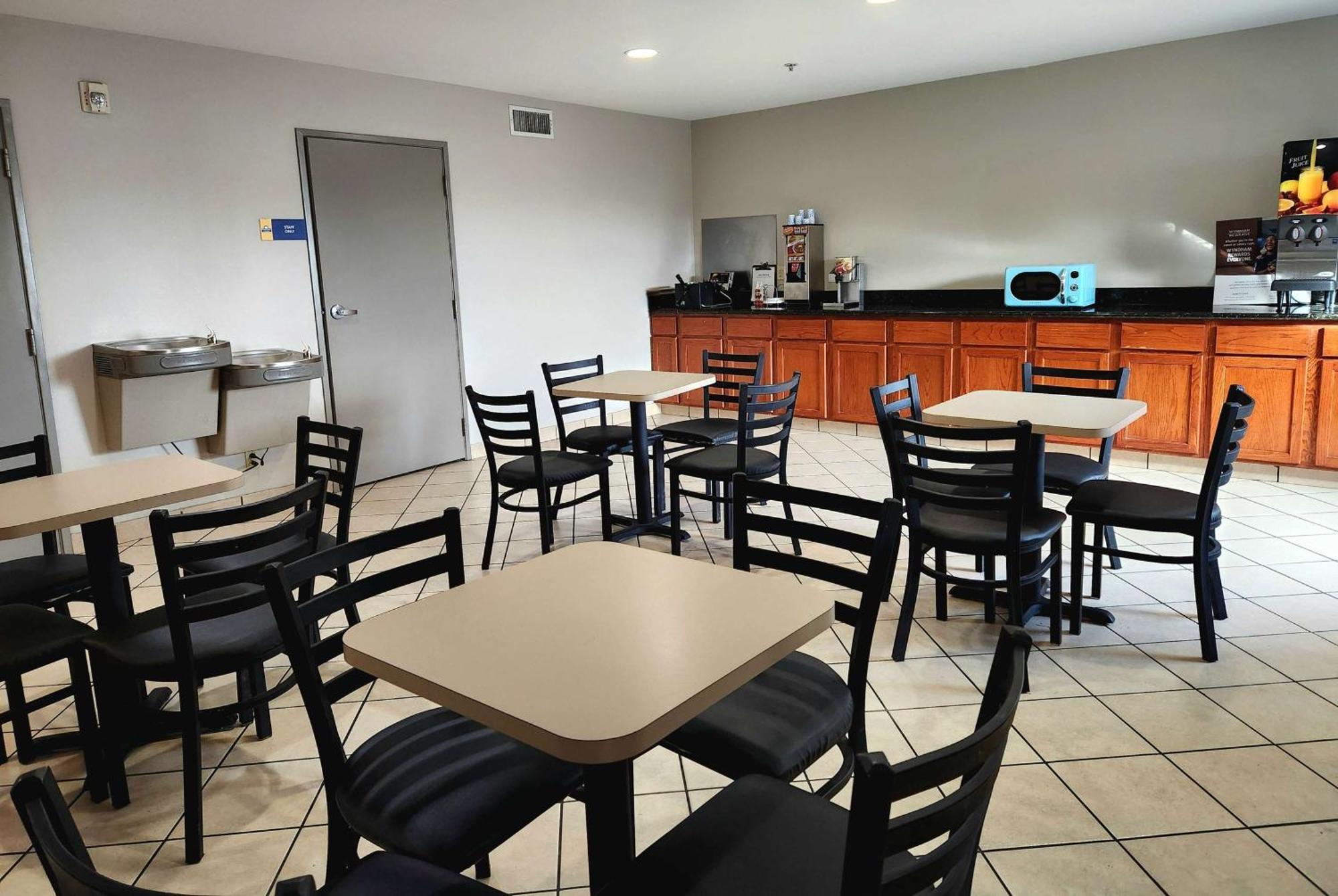 Days Inn & Suites By Wyndham Thibodaux Esterno foto